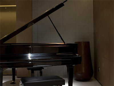 你知道钢琴实木音板与复合音板的区别和特点吗